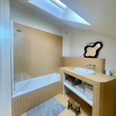 Bel Appartement, 5 Pers - 2 Chambres, Centre-ville, Plage, Halles, Spot De Surf à Pied Appartamento