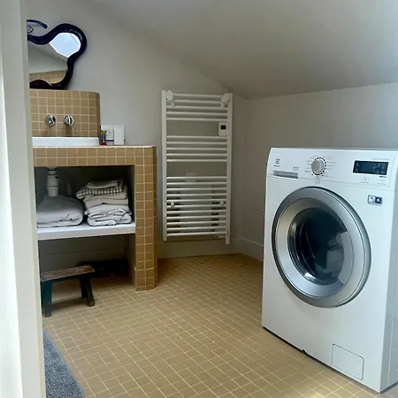 Bel Appartement, 5 Pers - 2 Chambres, Centre-ville, Plage, Halles, Spot De Surf à Pied Appartement