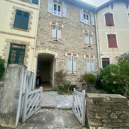 Bel Appartement, 5 Pers - 2 Chambres, Centre-ville, Plage, Halles, Spot De Surf à Pied Appartamento *